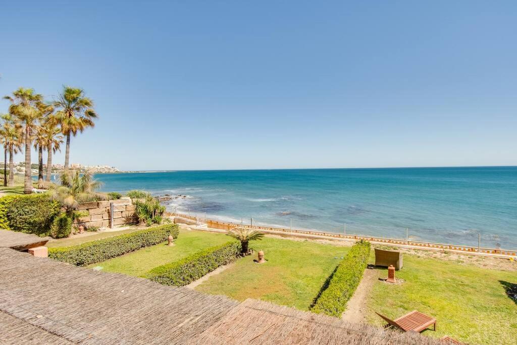 Dom wakacyjny Beachfront Townhouse